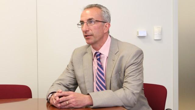 Mogan Connects With Students Through Dinner With The Dean
