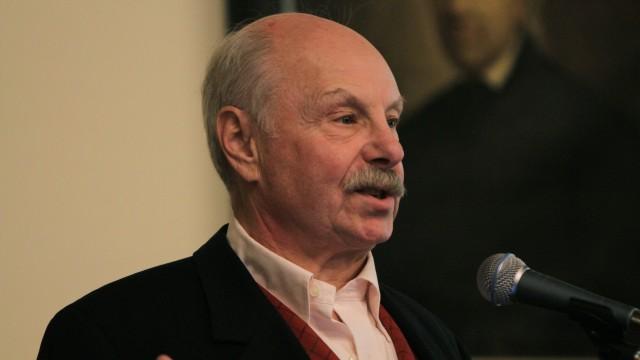 Lowell Speaker Analyzes Negative Intersection of Energy, Finance, Cities