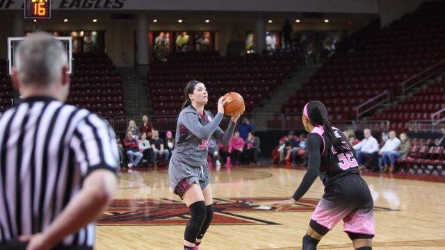 No. 5 Notre Dame Pulls Away From Eagles After First Quarter