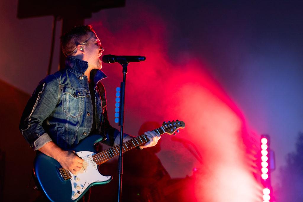 Hayes Combines New Songs, Old Favorites at Stokes Set