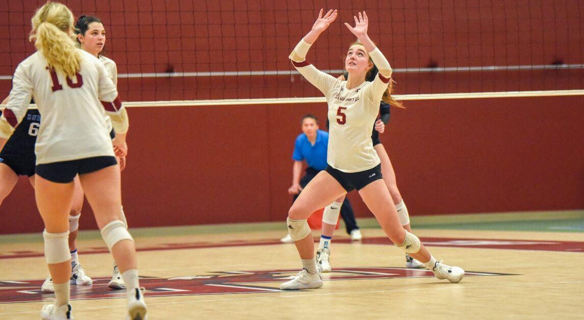 Alayna Crabtree led the Eagles with 13 kills. (Brody Hannon / Heights Staff)