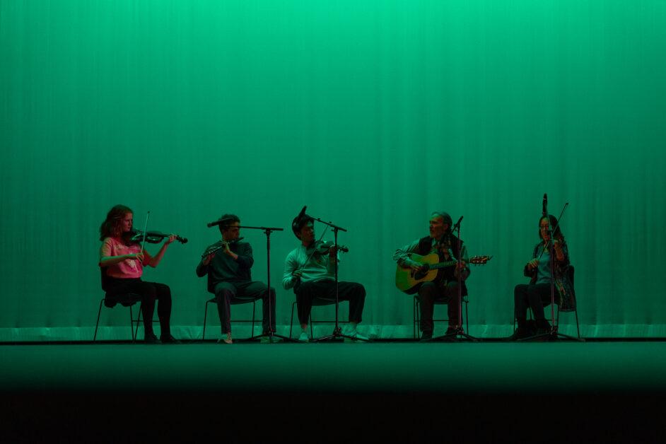 The lights dimmed, the sound of an Irish fiddle filled the air, and cheers radiated from the crowd as Boston College Irish Dance (BCID) began the first of 16 dances for its annual showcase.
