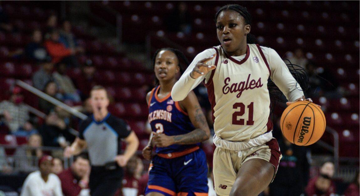 After losing by 10 points to Clemson in the 2022-2023 season, the Eagles lost by the same margin for the second consecutive year. (Kenneth Chen / Heights Staff)